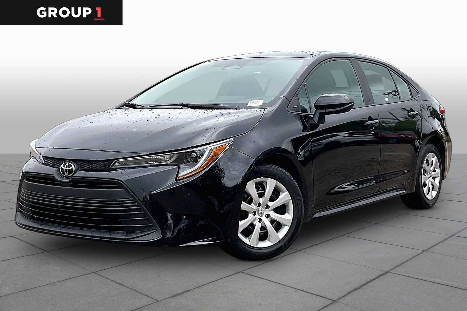 Used 2025 Toyota Corolla LE FWD image 1