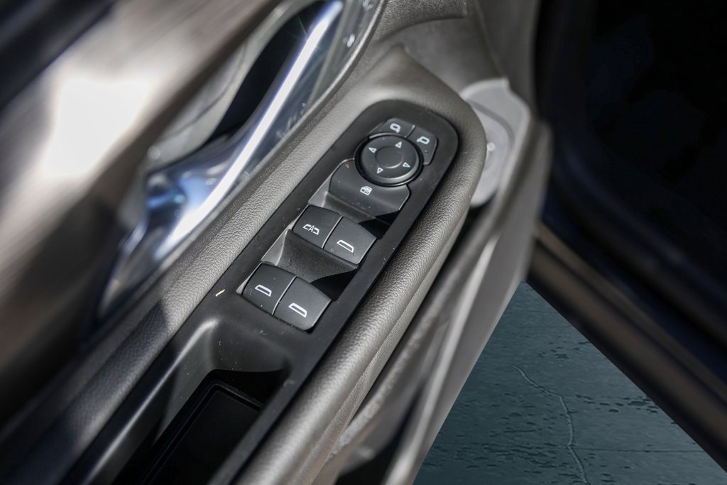 Used 2023 GMC Terrain SLE w/ Driver Convenience Package image 24