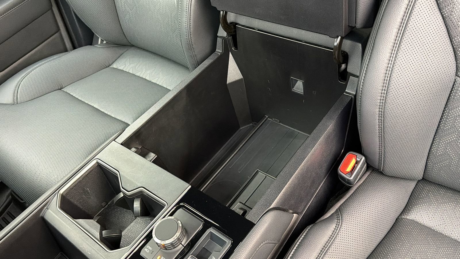 Used 2025 Toyota Tundra Limited image 27