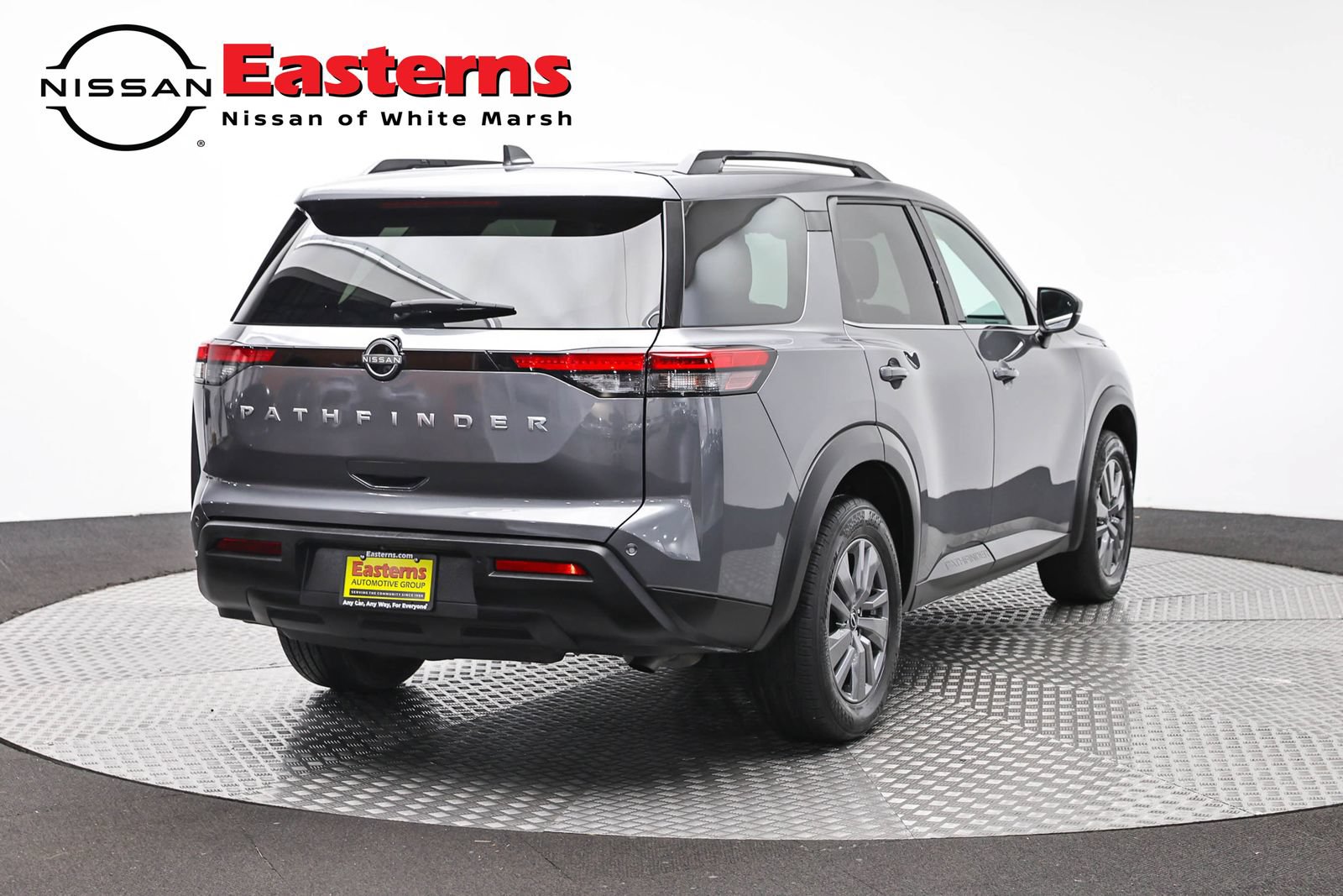 Used 2025 Nissan Pathfinder SV FWD image 5