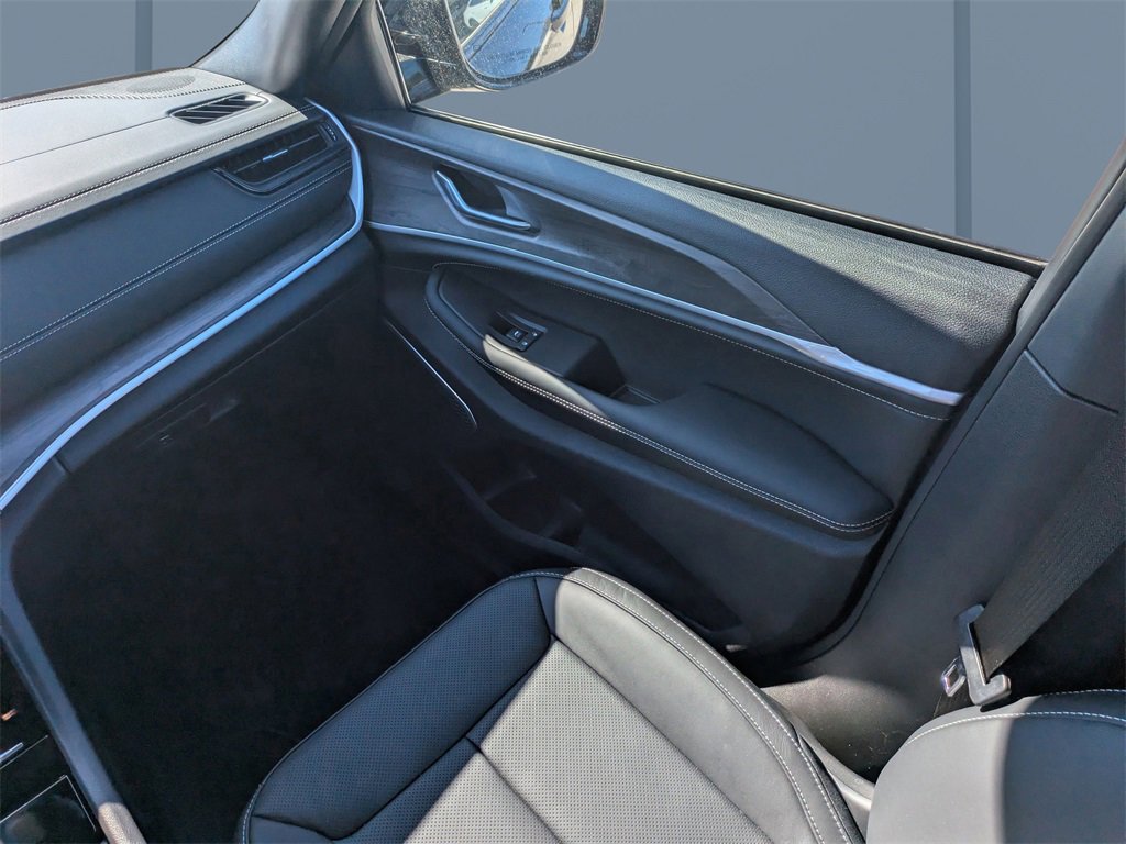 Used 2026 Jeep Grand Cherokee Limited image 18