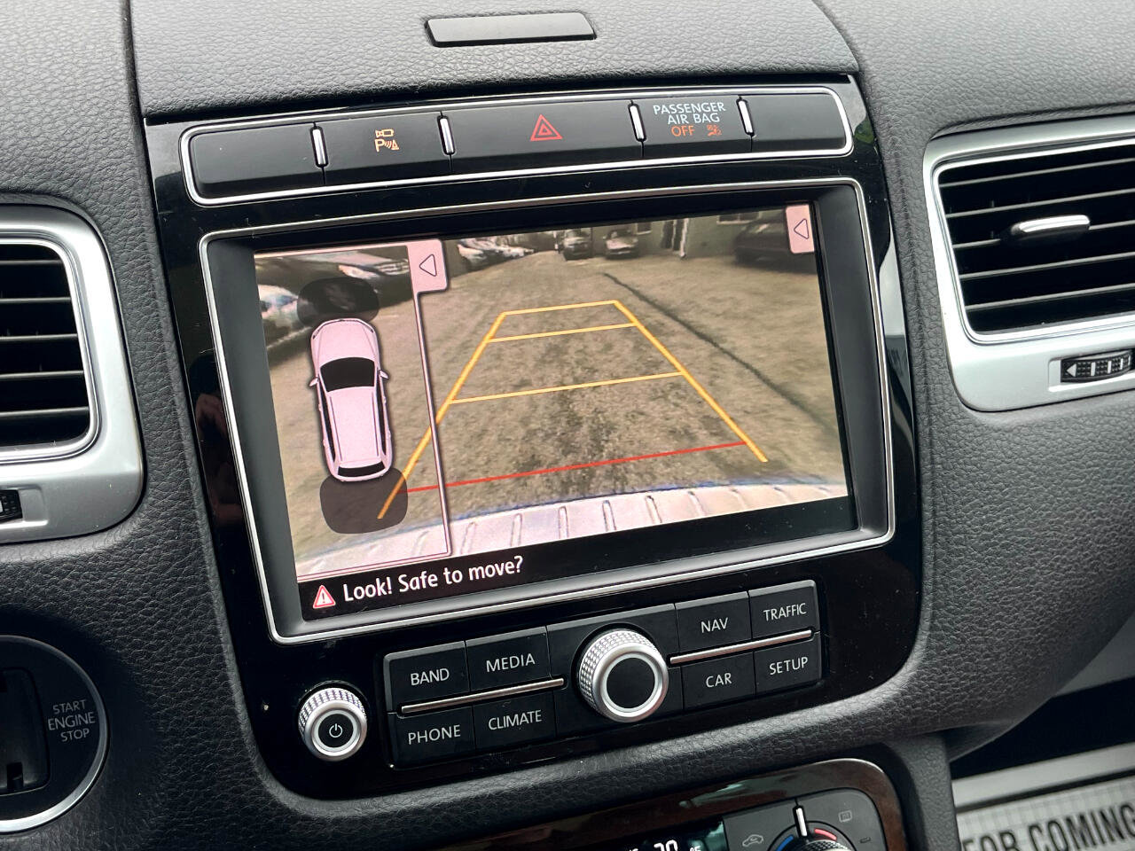 Used 2015 Volkswagen Touareg TDI image 30