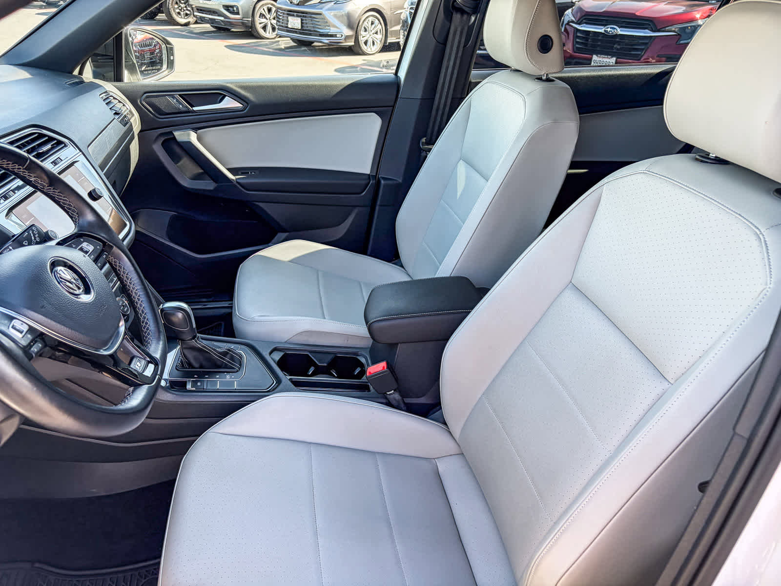 Used 2021 Volkswagen Tiguan SE R-Line image 31