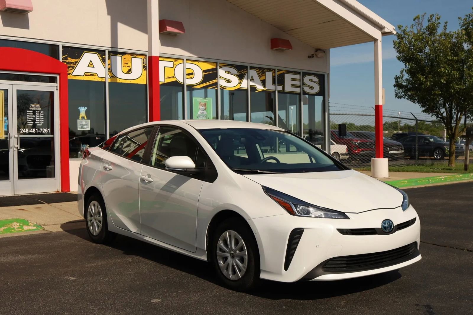Used 2021 Toyota Prius LE FWD image 3