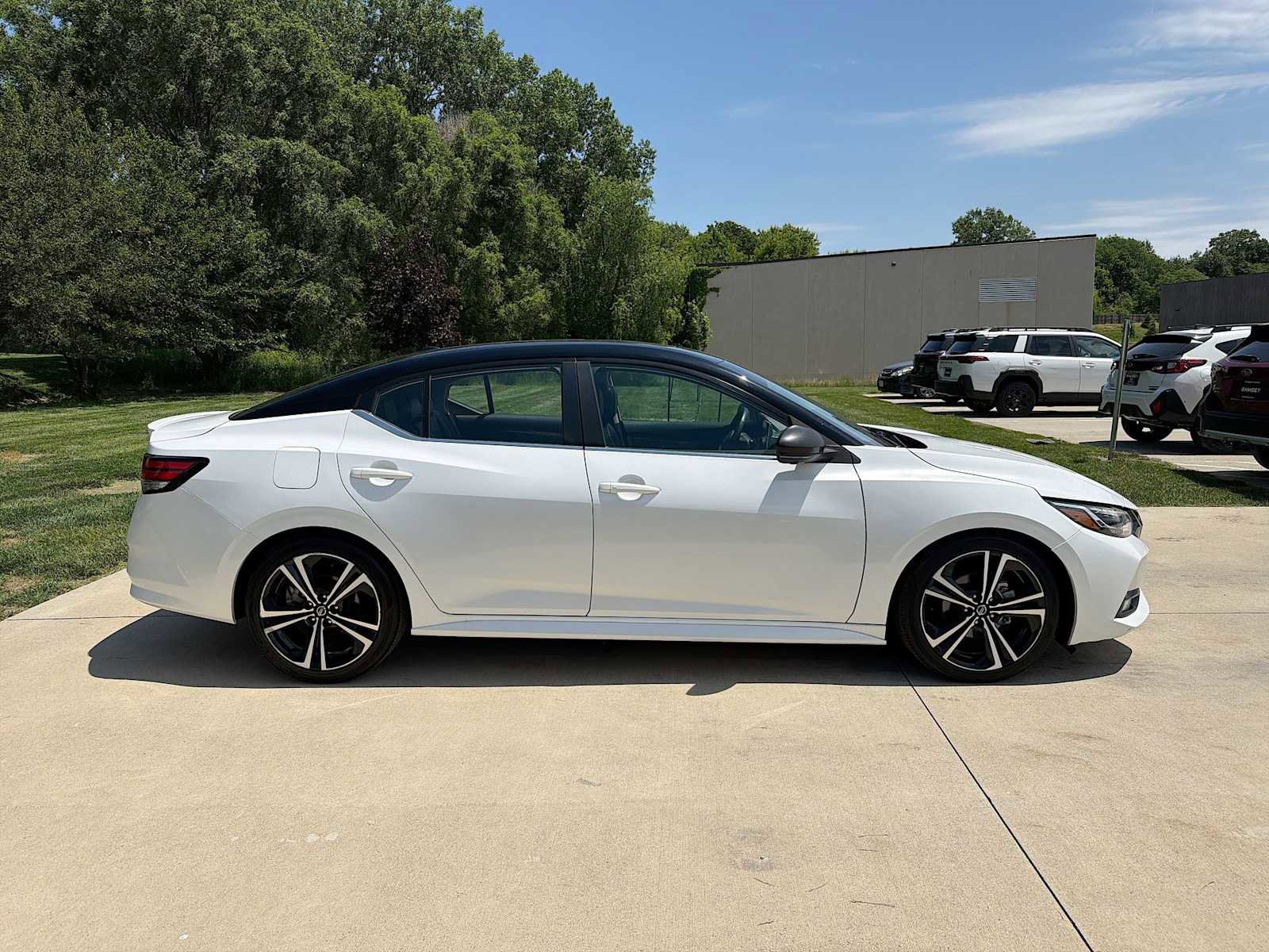 Used 2020 Nissan Sentra SR w/ Premium Package FWD image 7