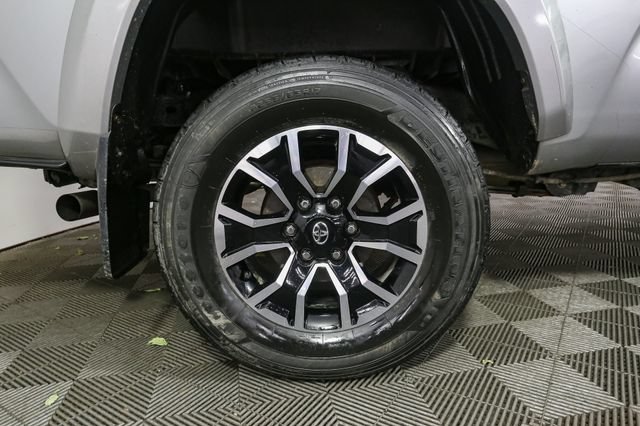 Used 2021 Toyota Tacoma TRD Sport w/ TRD Premium Sport Package AWD/4WD image 15