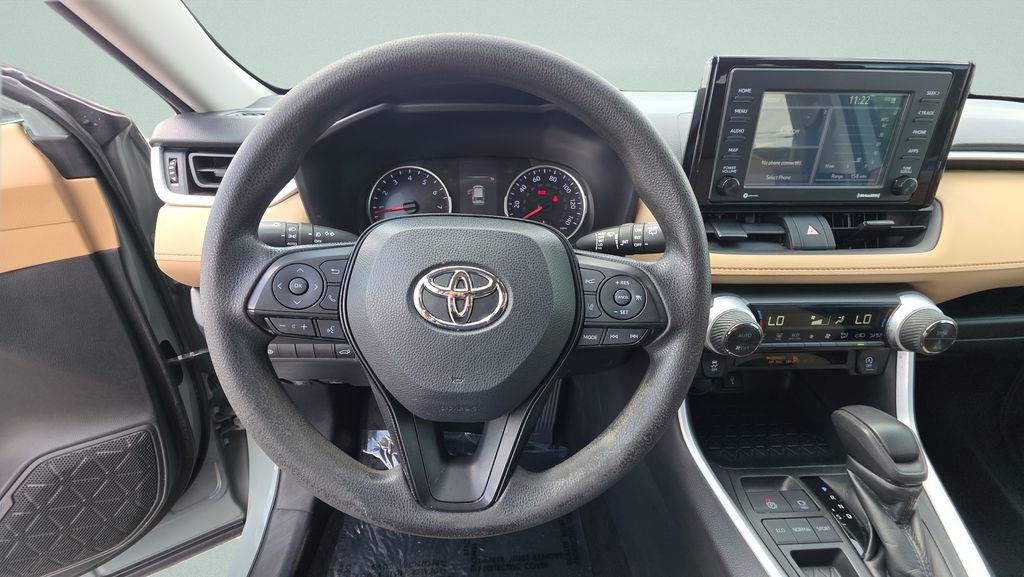 Used 2021 Toyota RAV4 XLE w/ Convenience Package FWD image 12