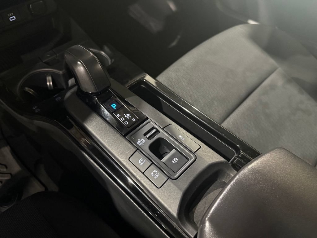 Used 2023 Toyota Prius LE FWD image 30
