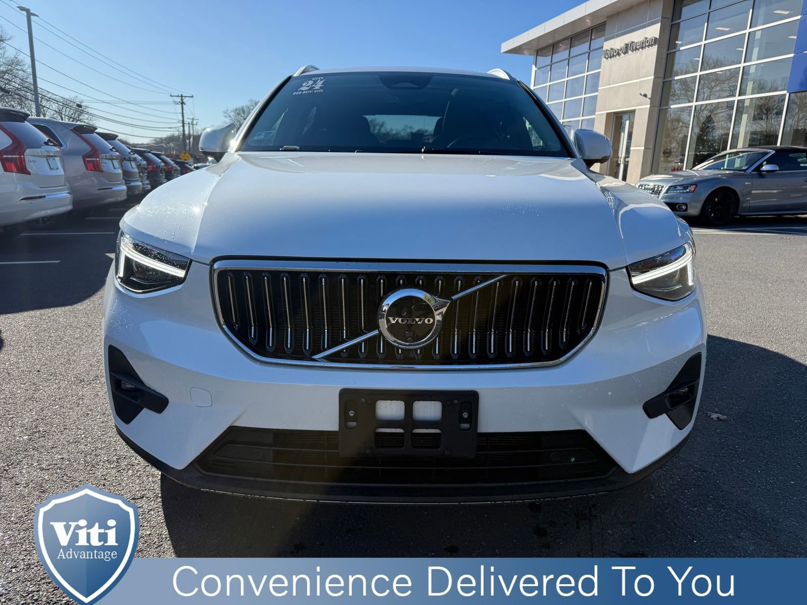 Certified 2024 Volvo XC40 B5 Ultimate w/ Protection Package Premier image 3