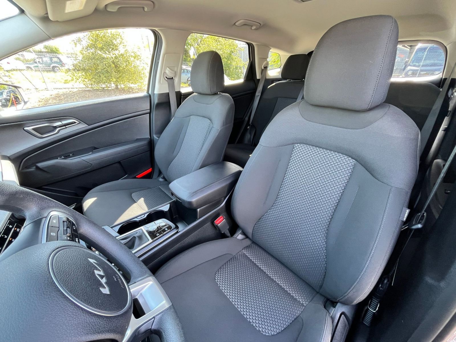 Used 2025 Kia Sportage LX image 35