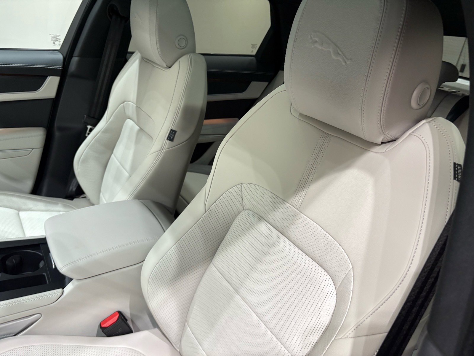 New 2026 Jaguar F-PACE R-Dynamic S image 8