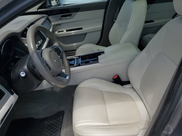Used 2020 Jaguar XF Prestige AWD/4WD image 16