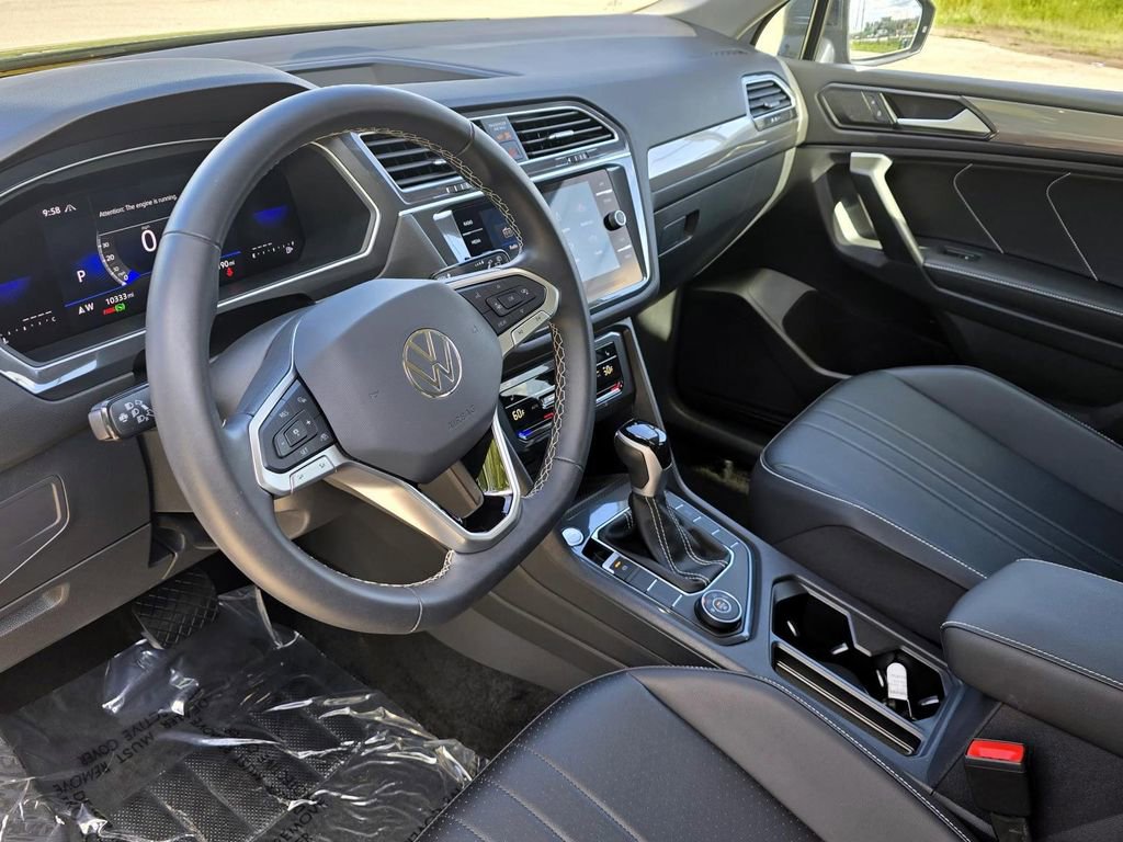 Used 2024 Volkswagen Tiguan SE image 33