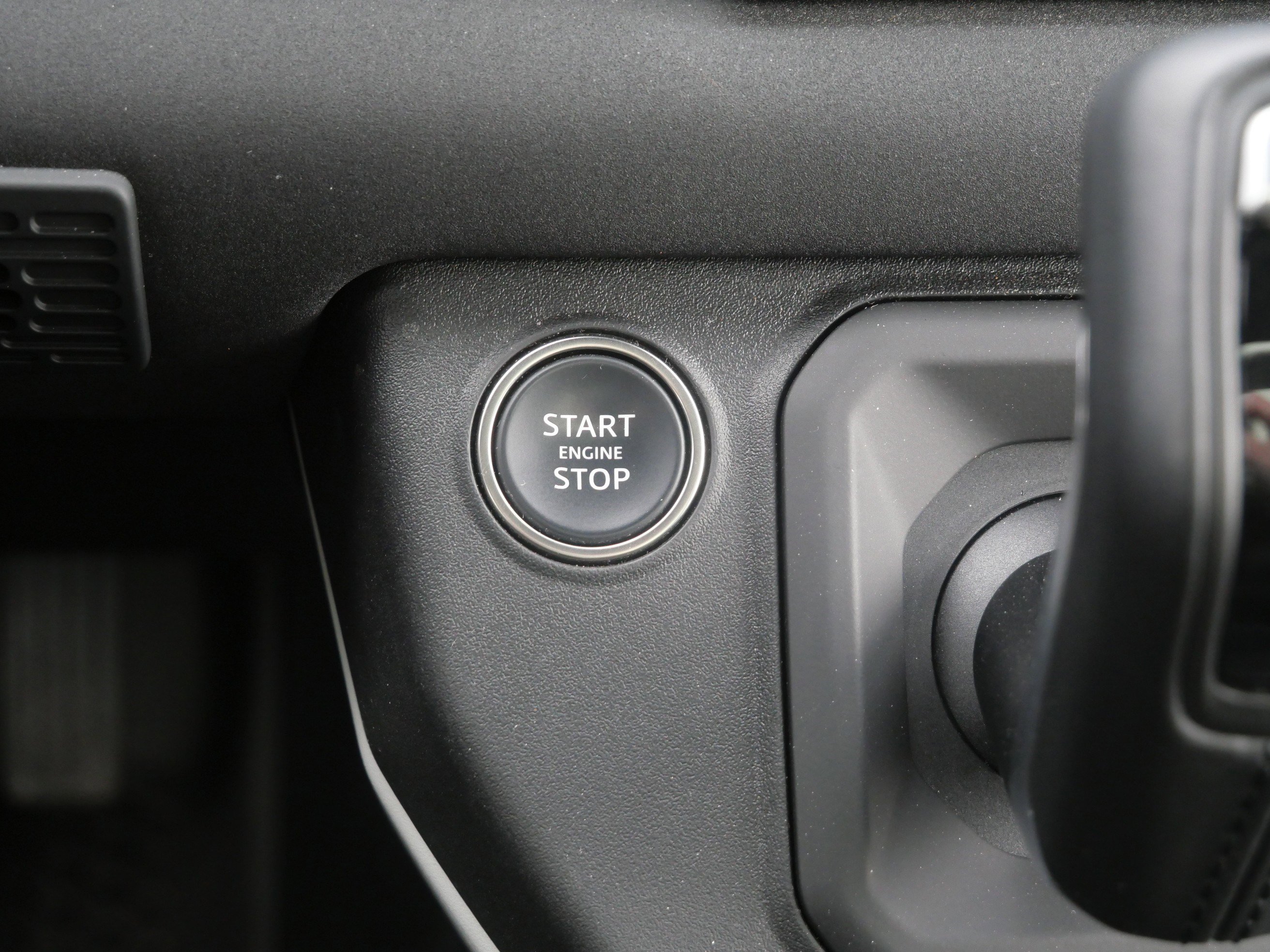 Certified 2023 Land Rover Defender 130 SE image 27