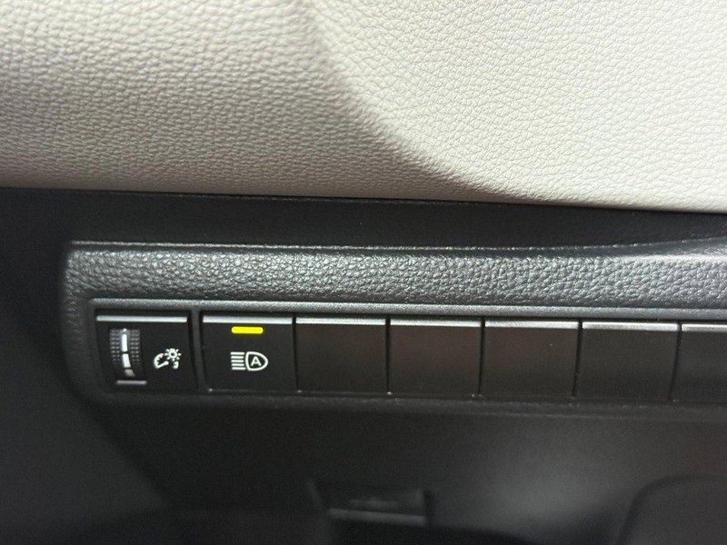 Used 2022 Toyota Corolla LE image 29