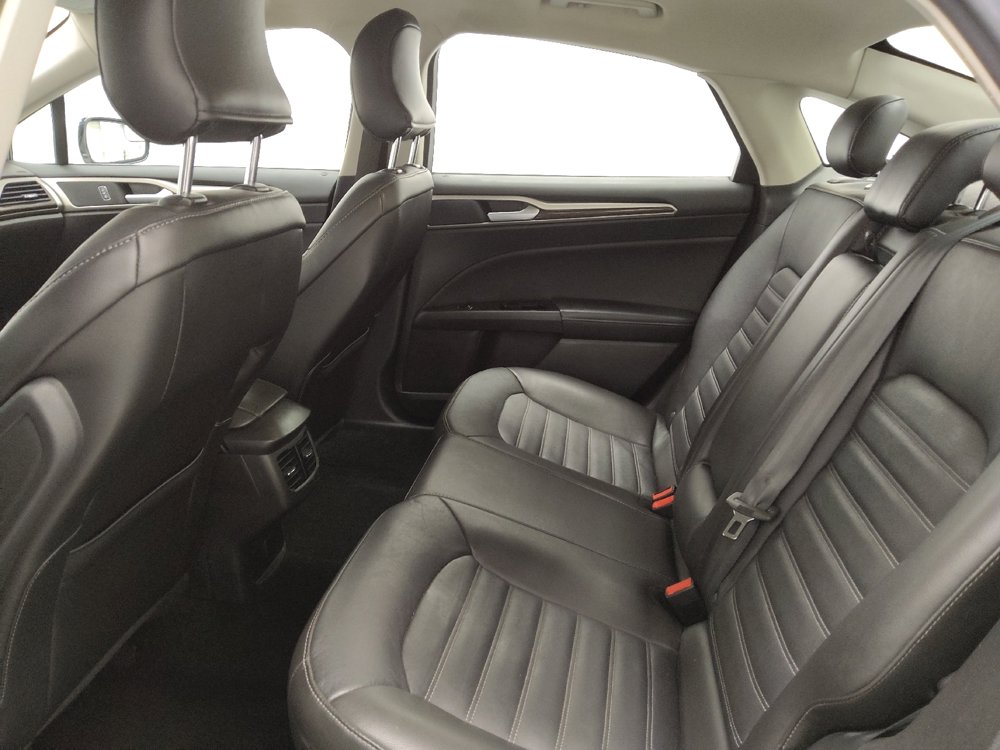 Used 2016 Ford Fusion SE w/ Equipment Group 202A FWD image 18