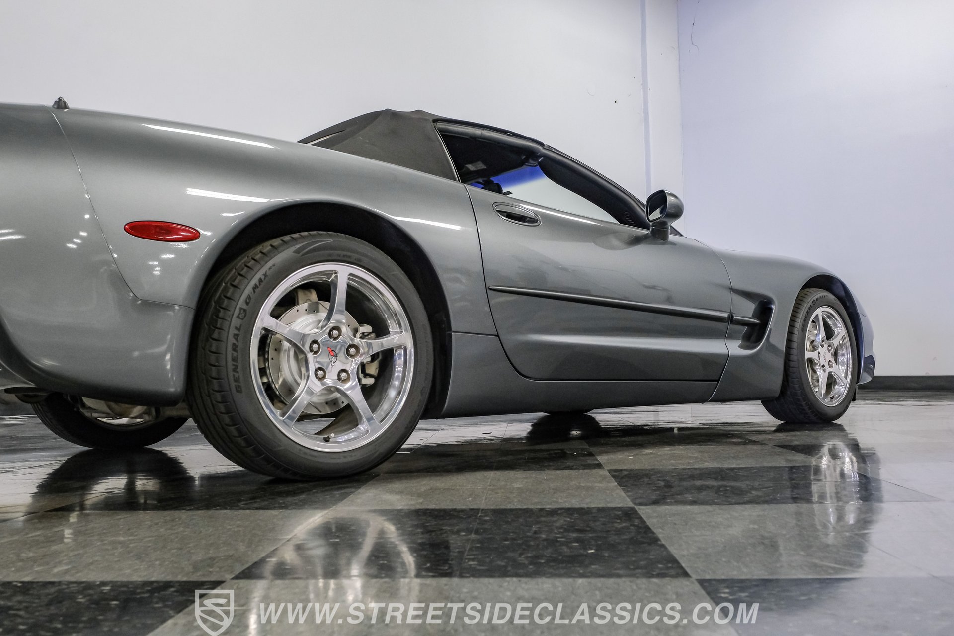 Used 2003 Chevrolet Corvette Convertible w/ Preferred Equipment Group1 RWD image 27
