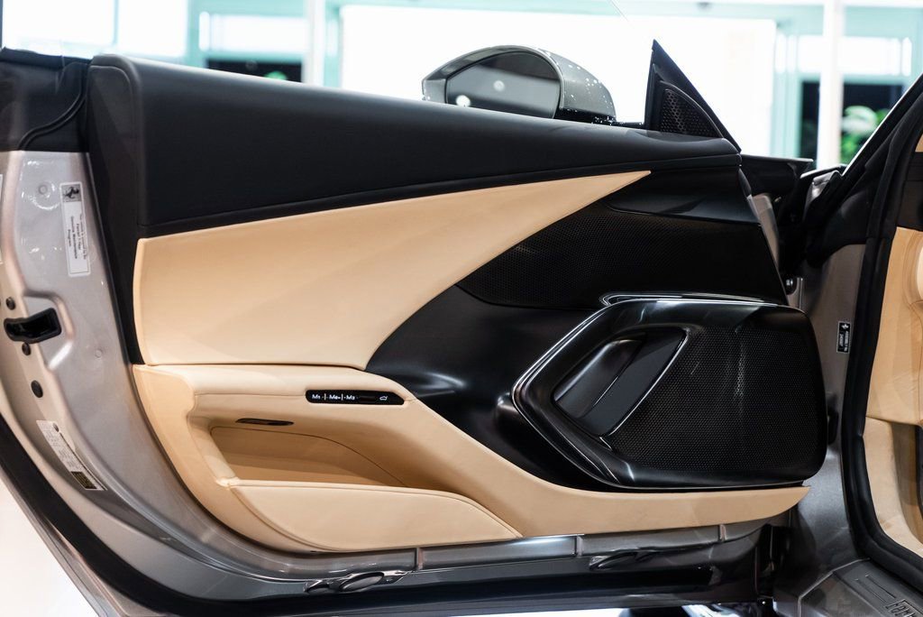 Certified 2025 Ferrari 12Cilindri RWD image 21