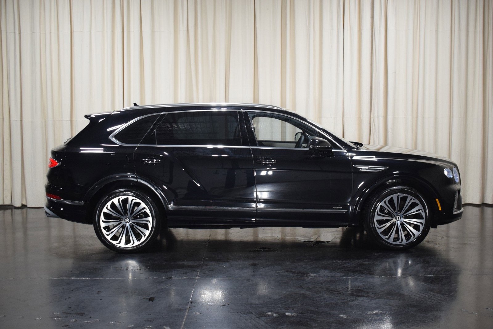 New 2024 Bentley Bentayga Extended Wheelbase image 5