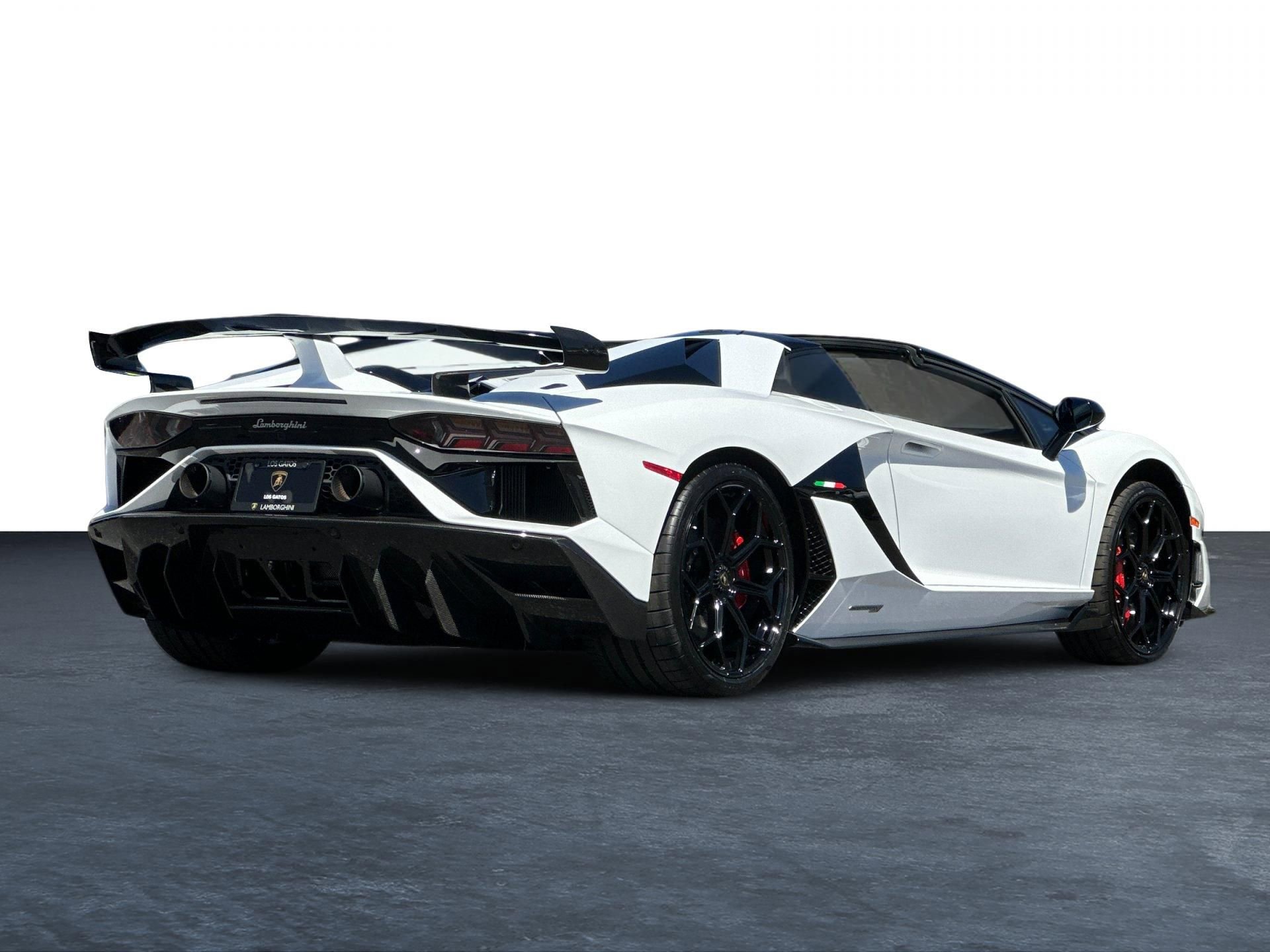 Used 2021 Lamborghini Aventador SVJ image 3
