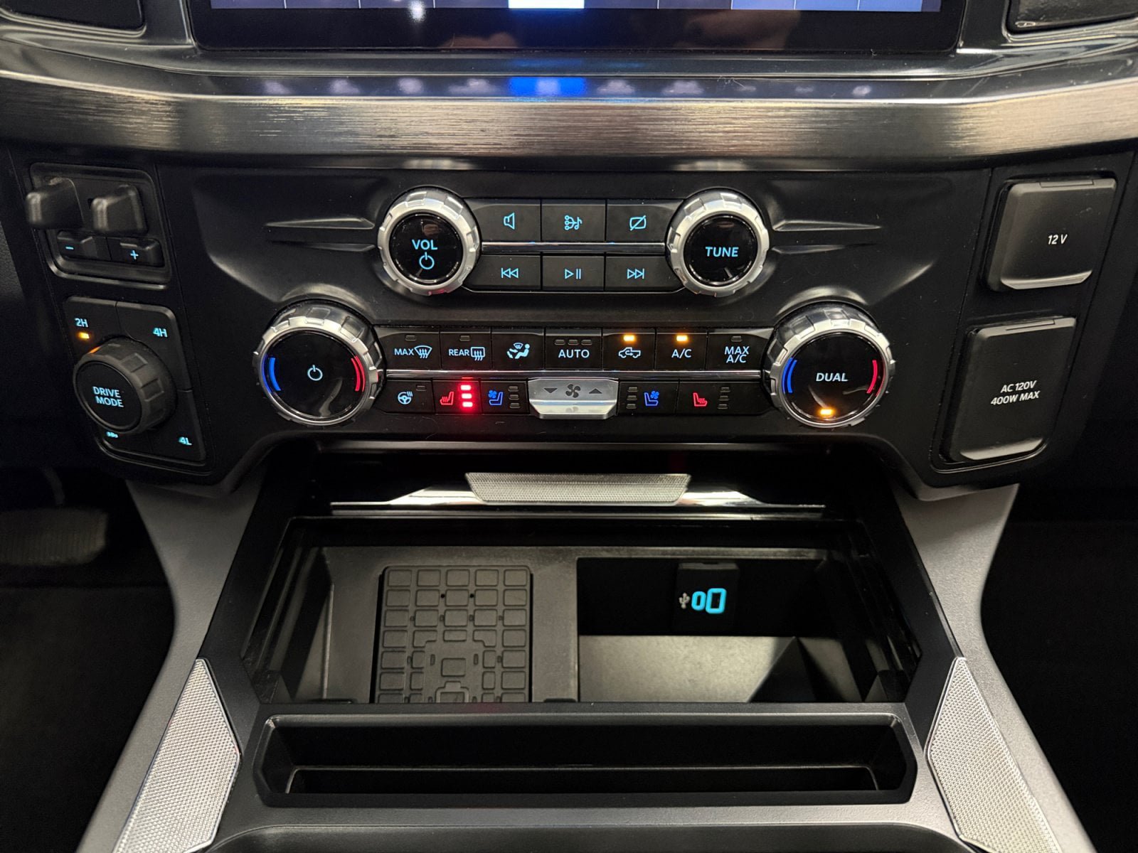 Used 2024 Ford F250 Lariat w/ FX4 Off-Road Package AWD/4WD image 23