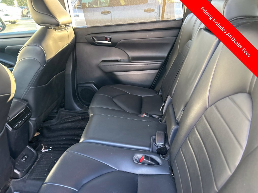 Used 2020 Toyota Highlander XLE FWD image 11