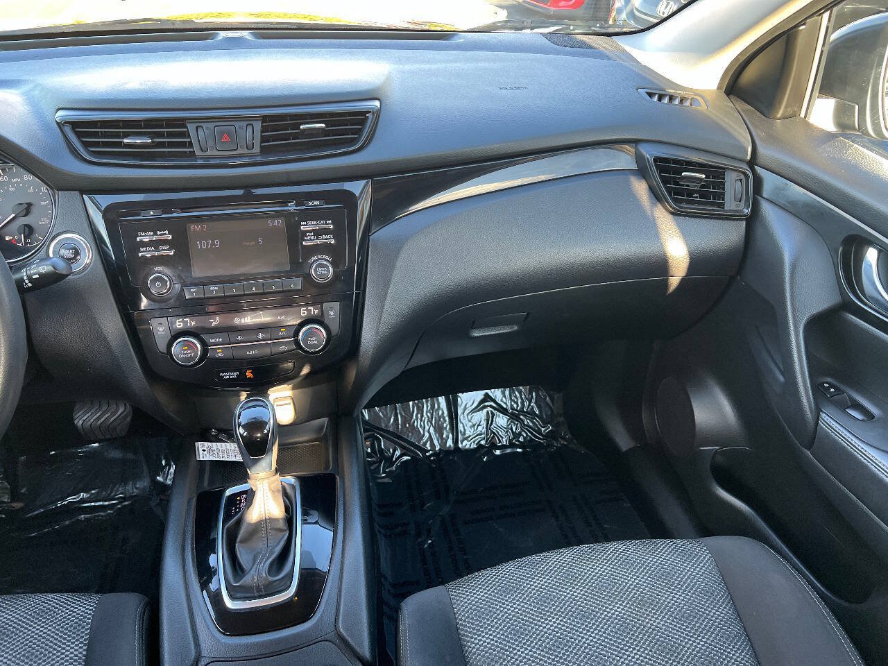 Used 2017 Nissan Rogue Sport SV AWD/4WD image 30