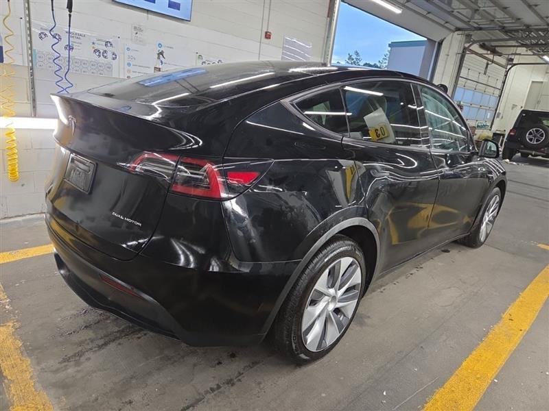 Used 2023 Tesla Model Y Long Range AWD/4WD image 2
