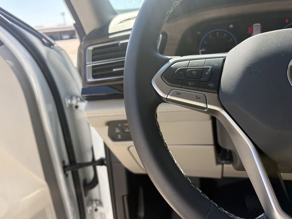 Used 2024 Volkswagen Atlas SE FWD image 16