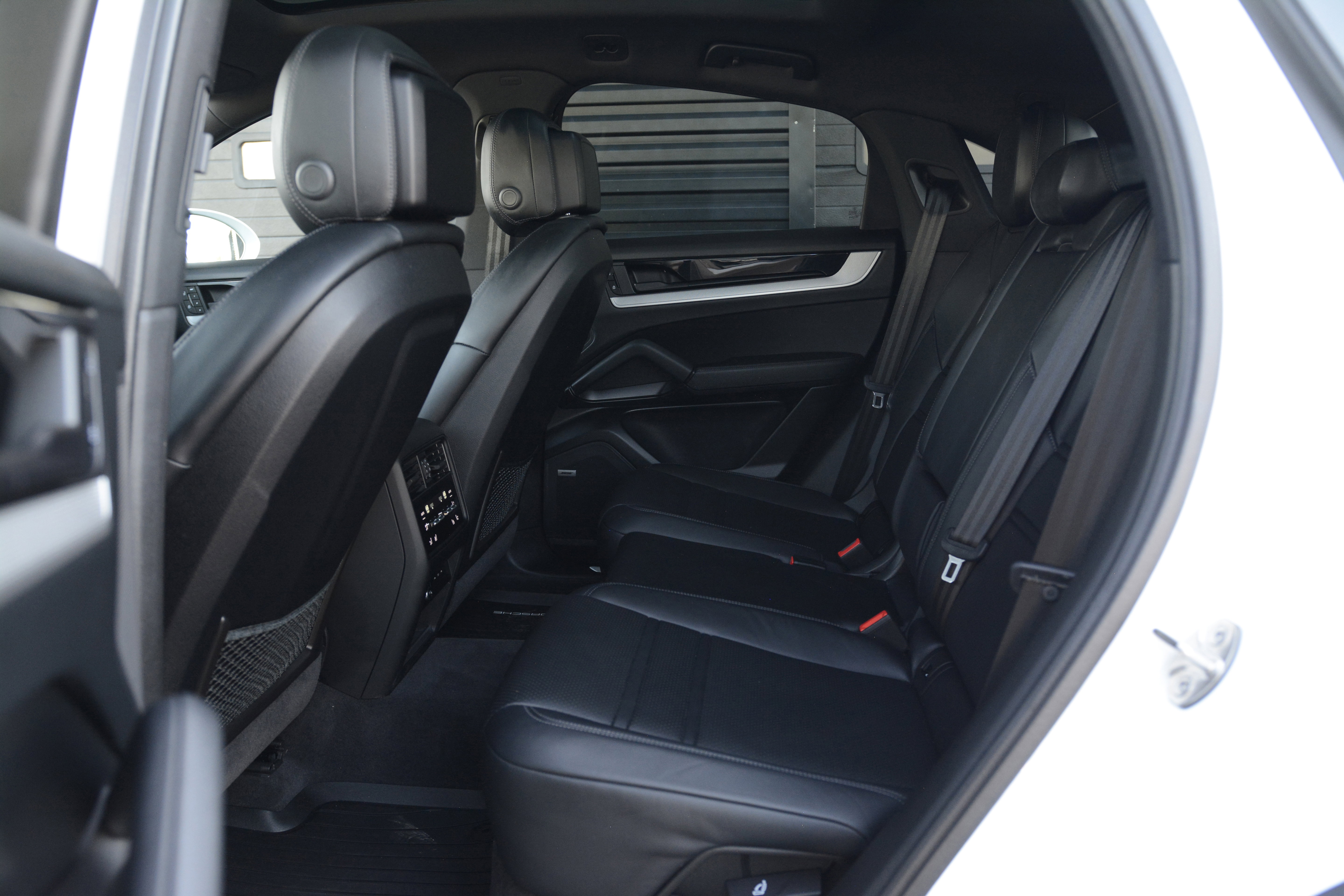 Certified 2024 Porsche Cayenne Coupe AWD/4WD image 30