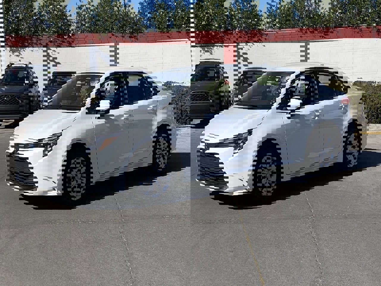 Used 2025 Toyota Corolla LE image 4