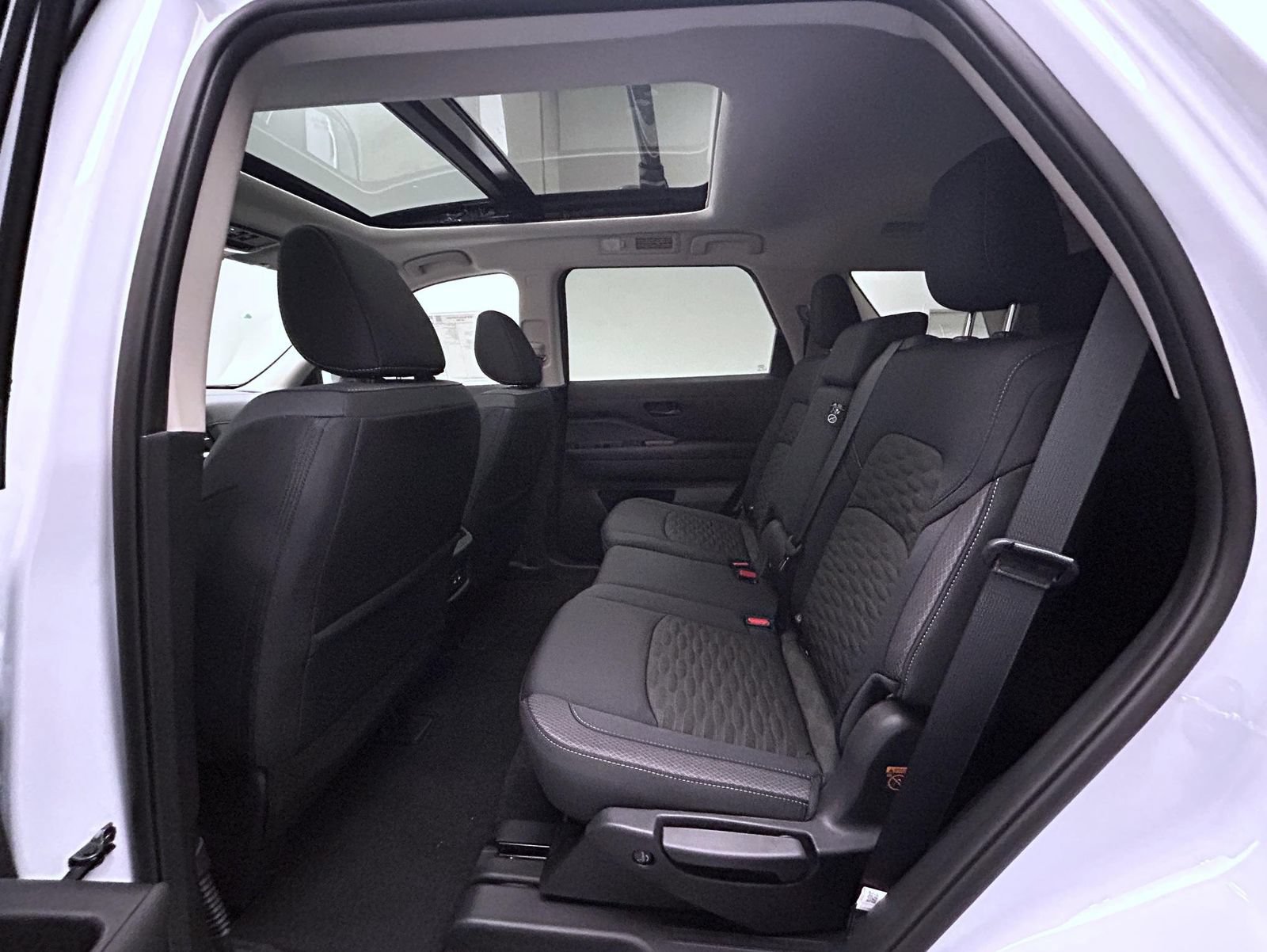 New 2026 Nissan Pathfinder SV w/ SV Premium Package AWD/4WD image 20