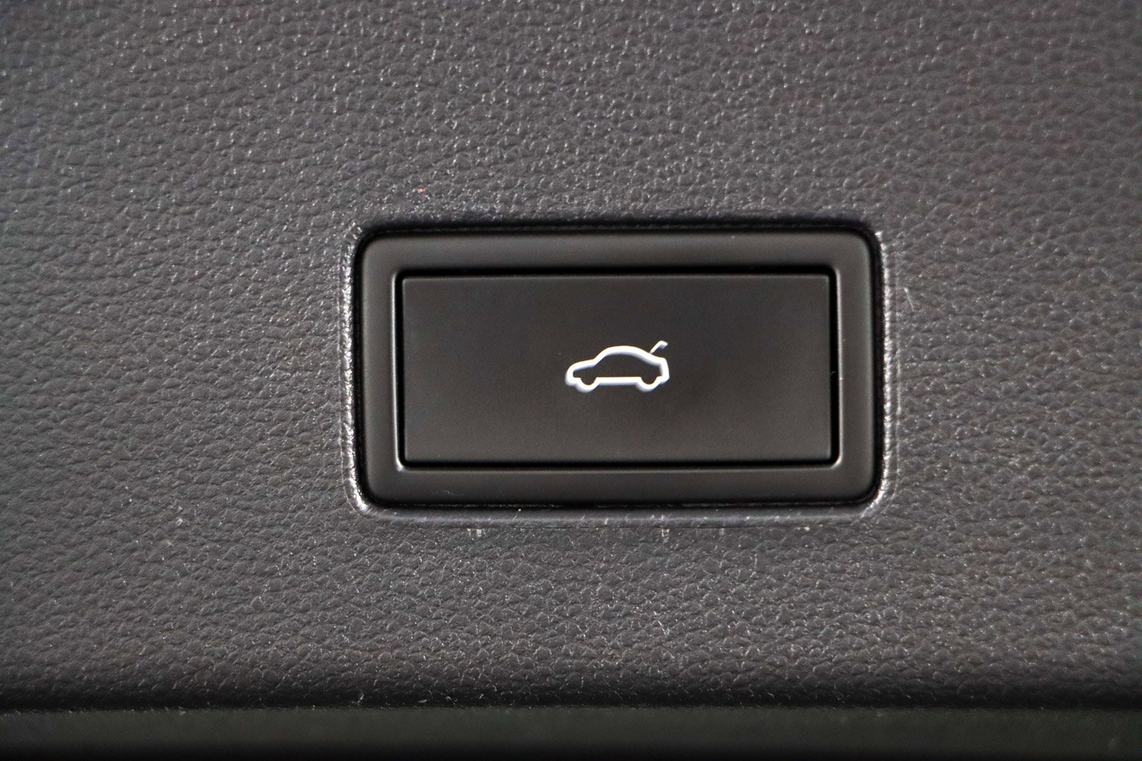 Used 2022 Volkswagen Atlas Cross Sport SEL Premium R-Line image 31