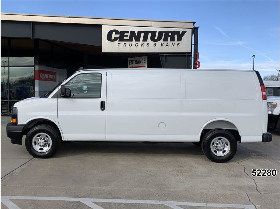 Used 2025 Chevrolet Express 2500 Extended w/ Communications Package image 4