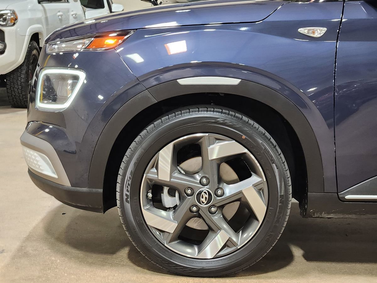 Used 2021 Hyundai Venue FWD image 5