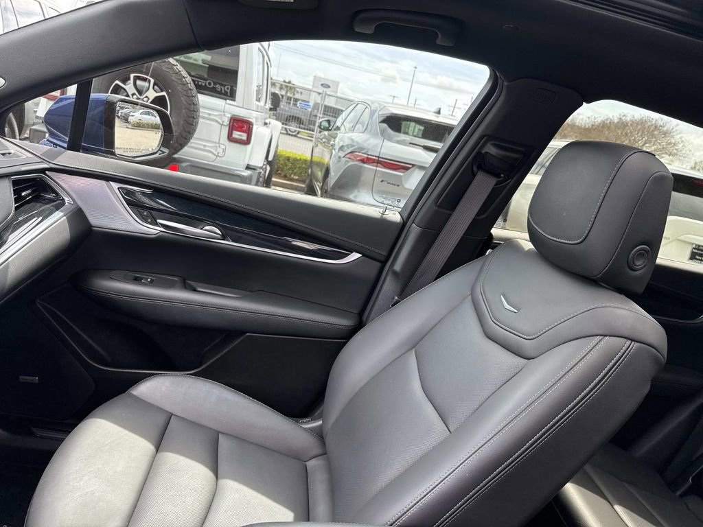 Used 2024 Cadillac XT5 Premium Luxury image 16