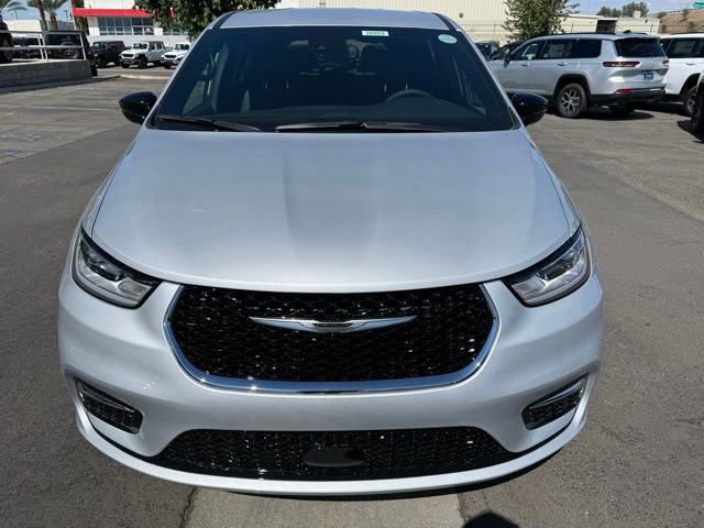 New 2026 Chrysler Pacifica Select