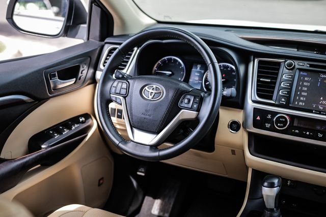 Used 2016 Toyota Highlander Limited FWD image 26