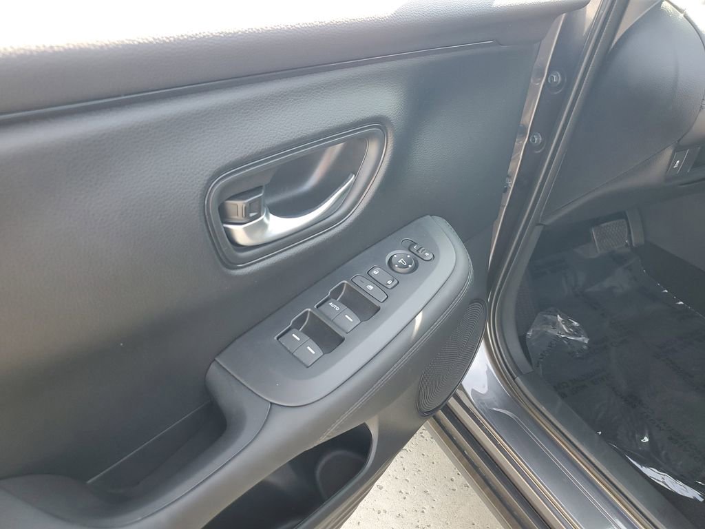 Certified 2026 Honda HR-V LX image 19