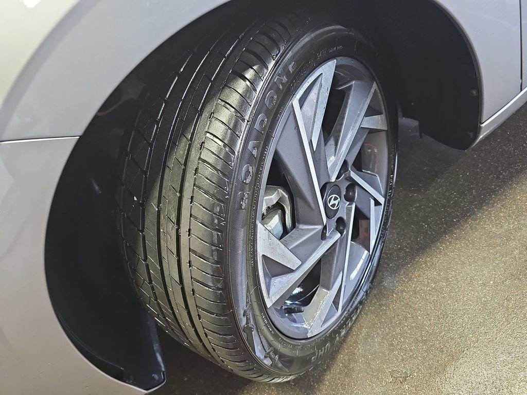 Used 2025 Hyundai Elantra SEL image 31