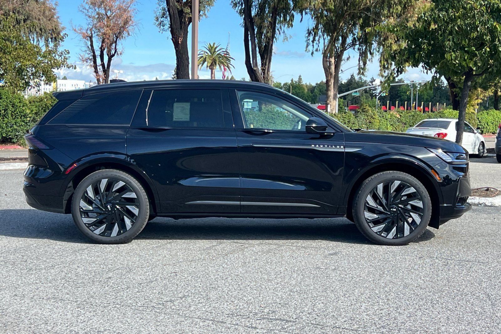 New 2026 Lincoln Nautilus Reserve w/ Jet Appearance Package AWD/4WD image 3