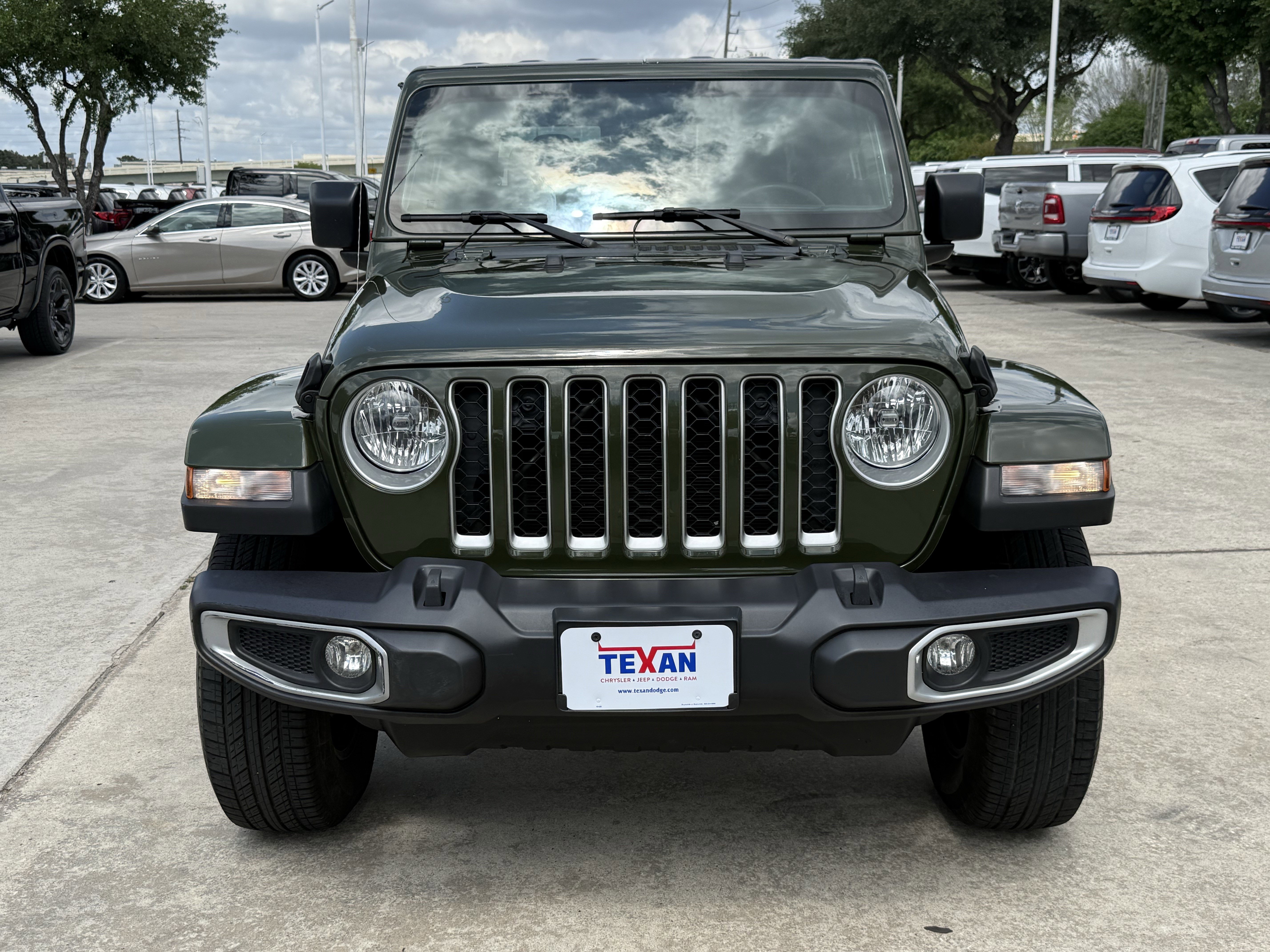 Used 2023 Jeep Gladiator Overland image 10