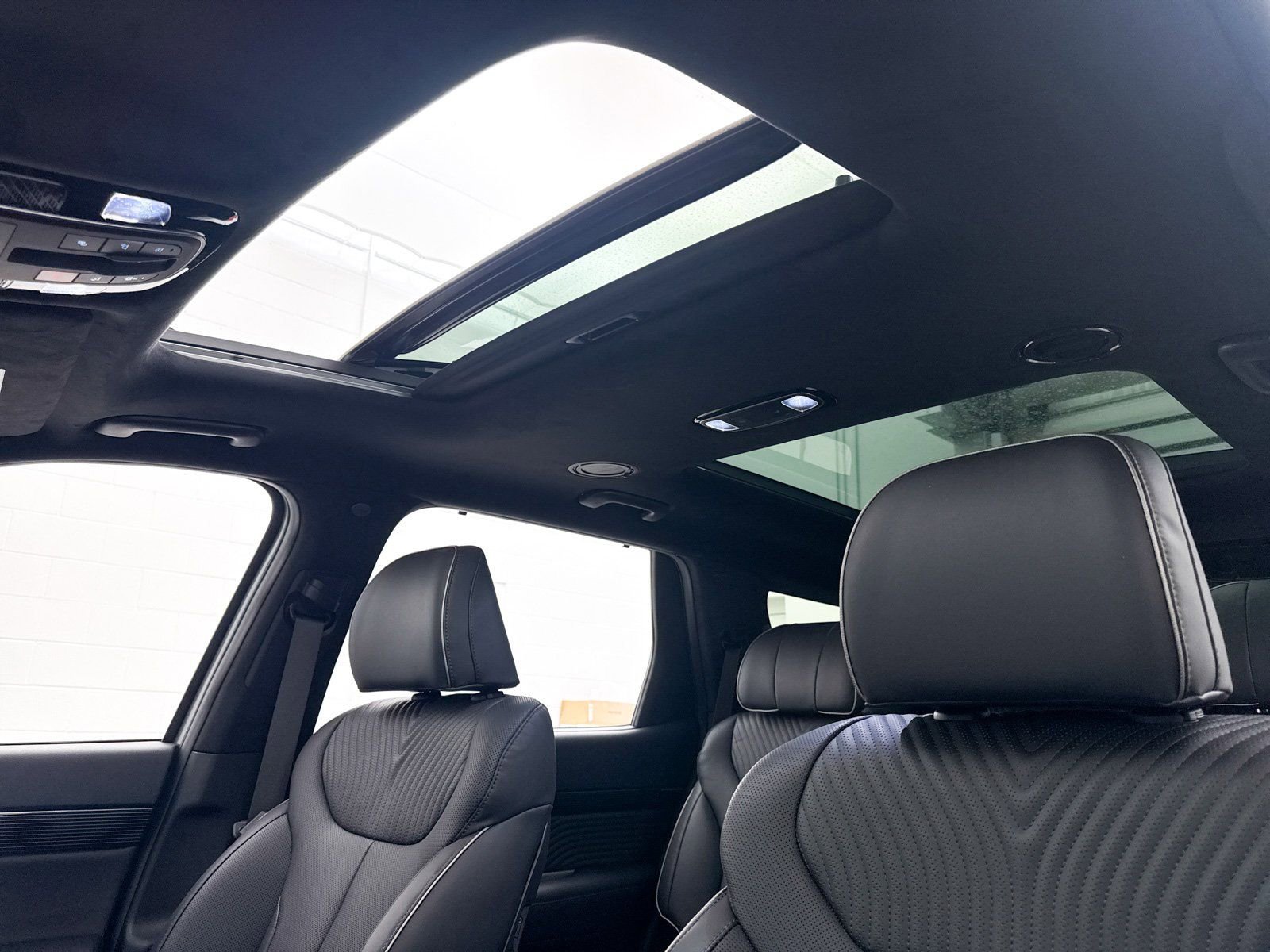 Used 2025 Hyundai Palisade Calligraphy image 3