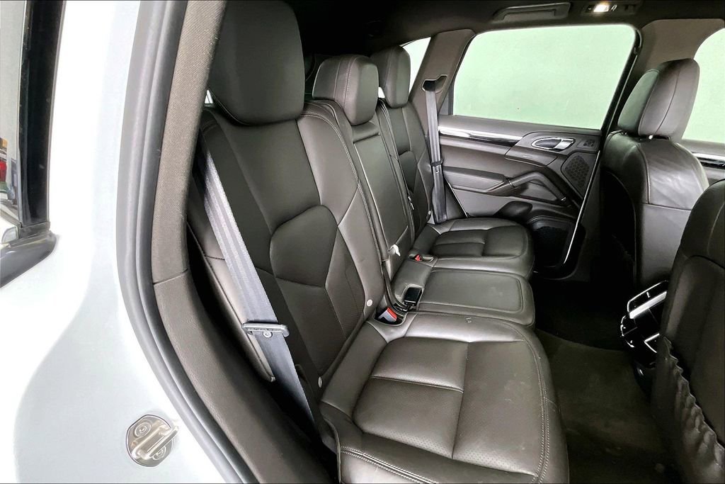 Used 2016 Porsche Cayenne image 33