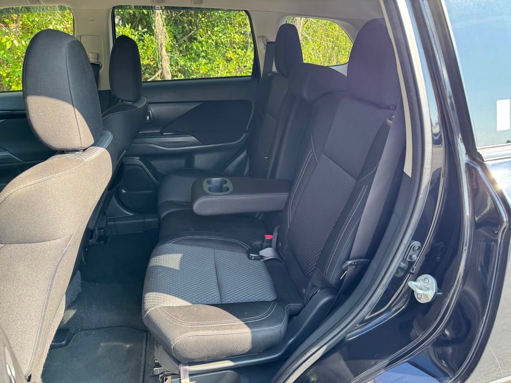 Used 2020 Mitsubishi Outlander ES AWD/4WD image 15