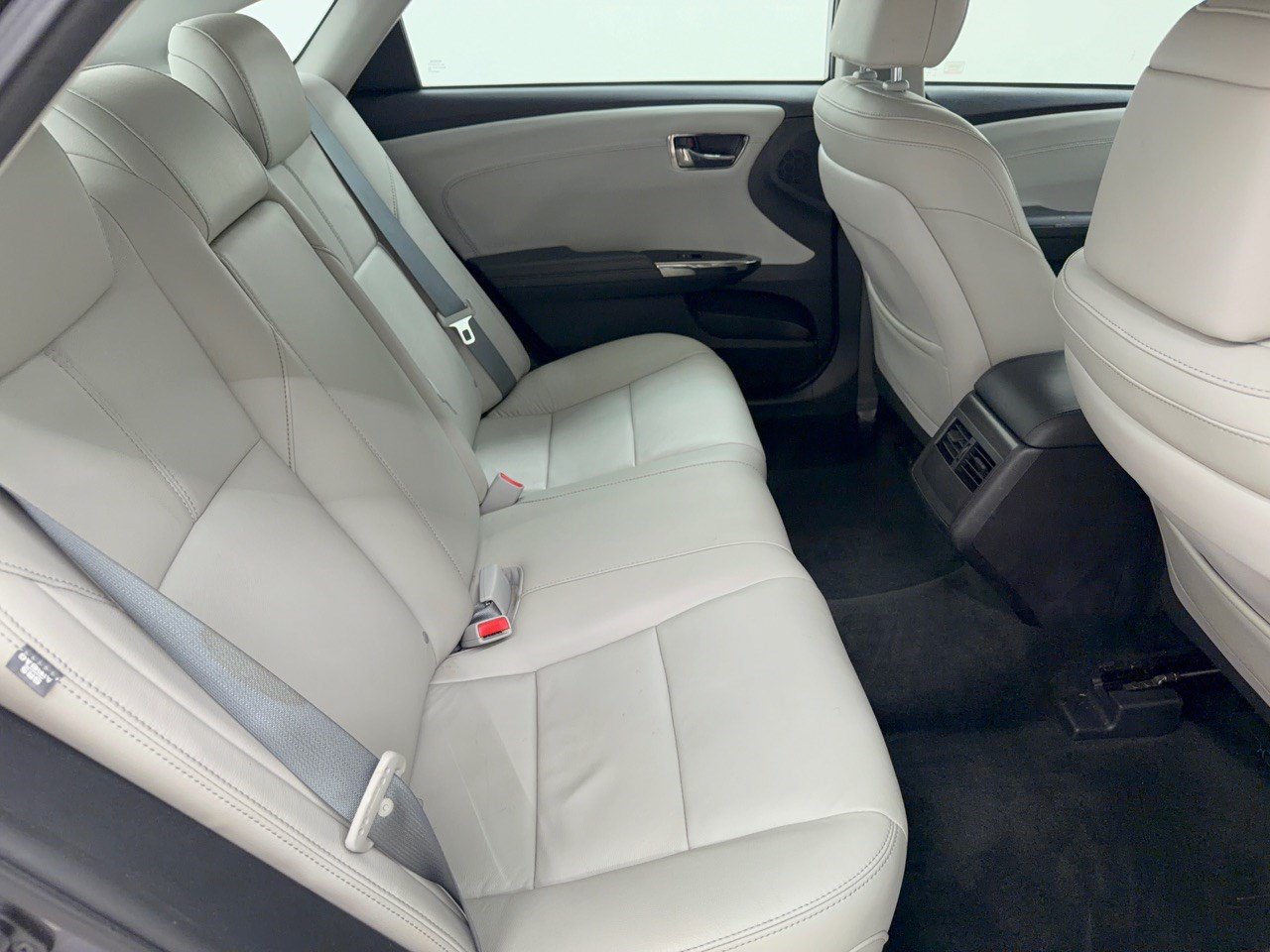 Used 2016 Toyota Avalon XLE FWD image 29