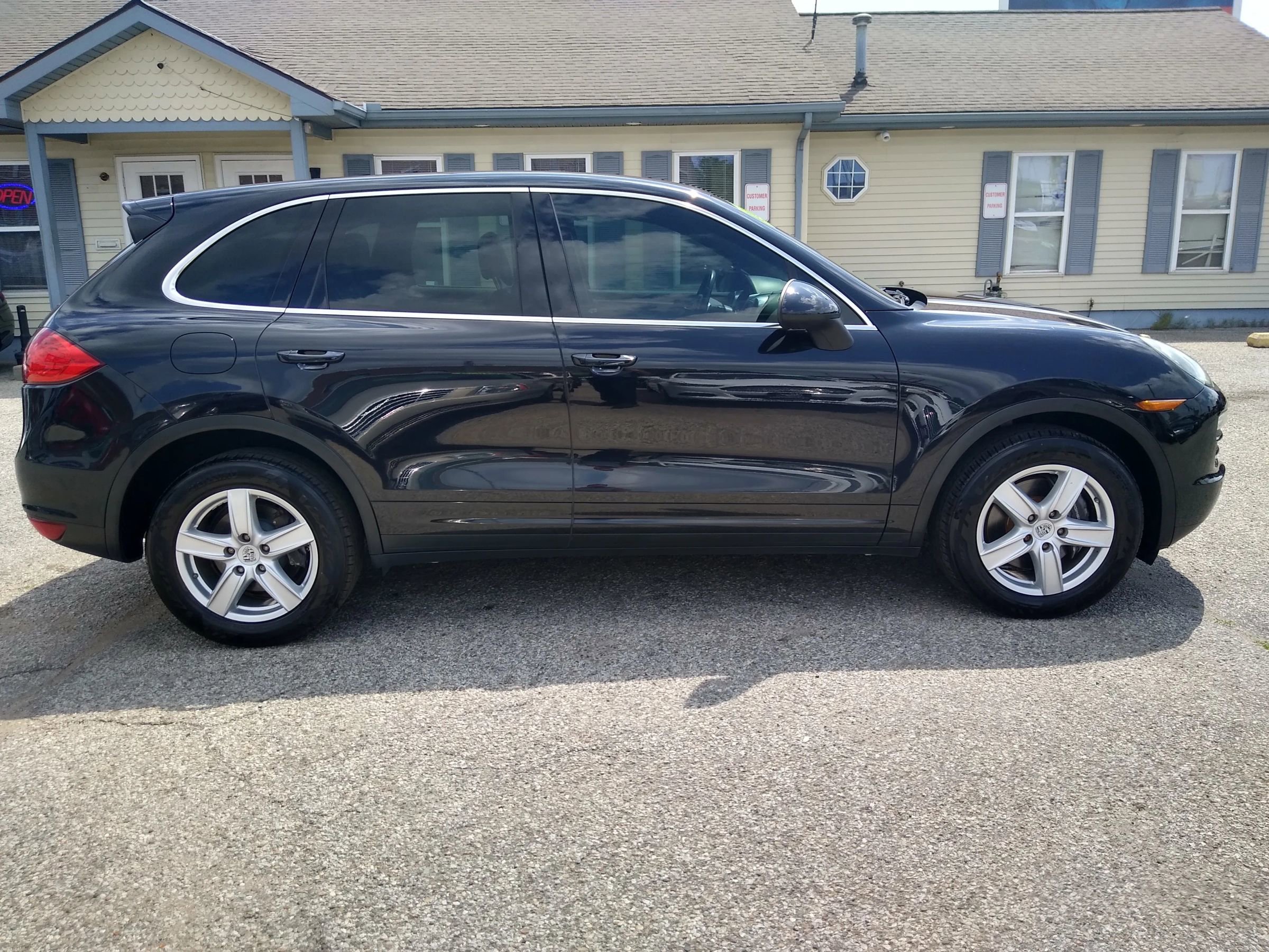 Used 2011 Porsche Cayenne AWD/4WD image 9