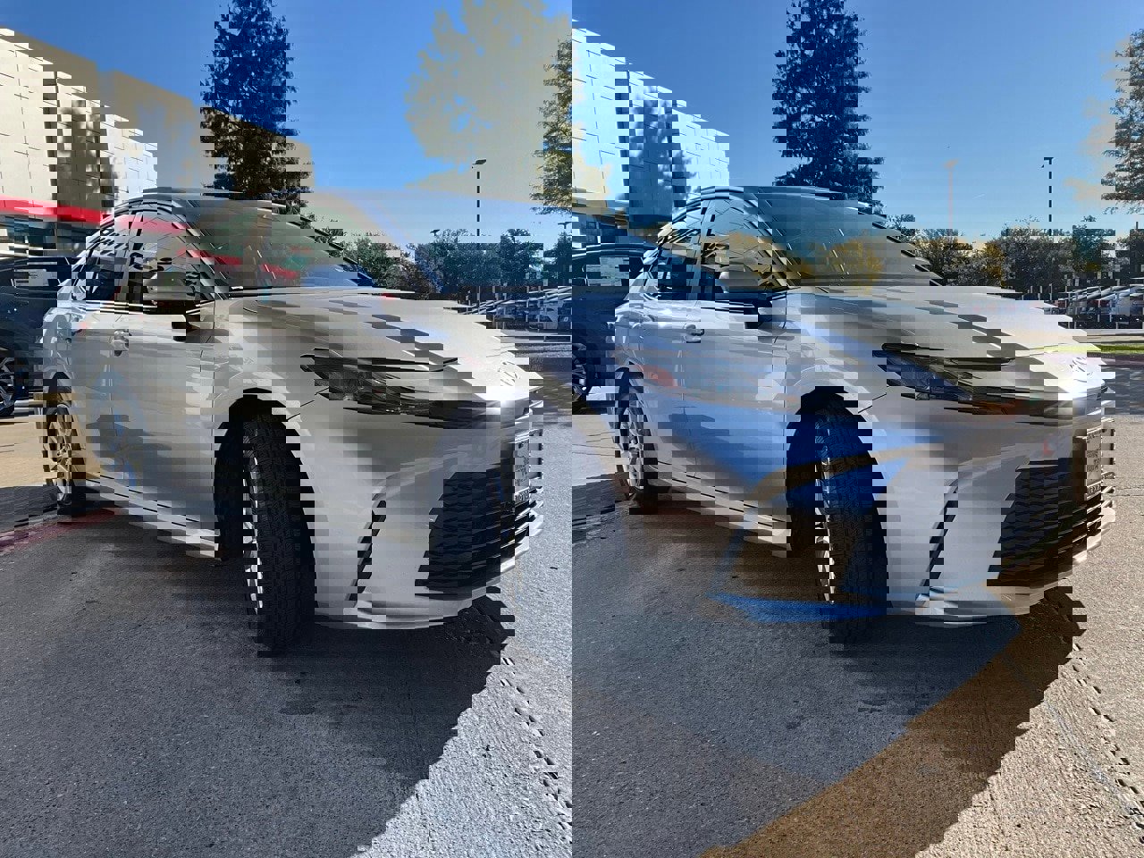 Used 2025 Toyota Camry LE image 5