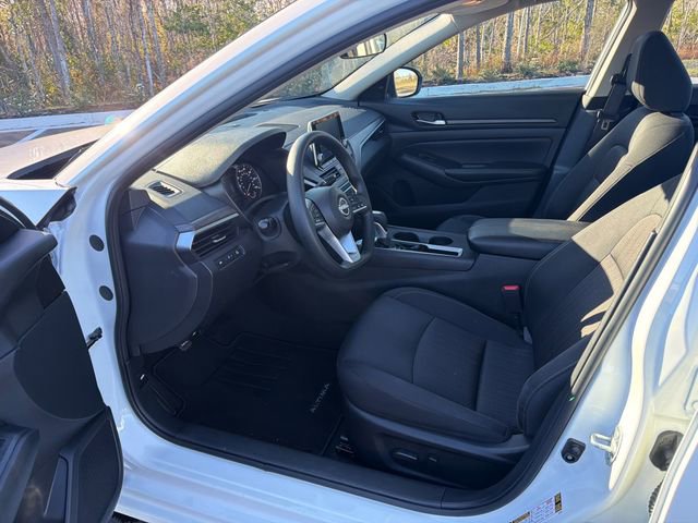 Used 2025 Nissan Altima 2.5 SV image 3