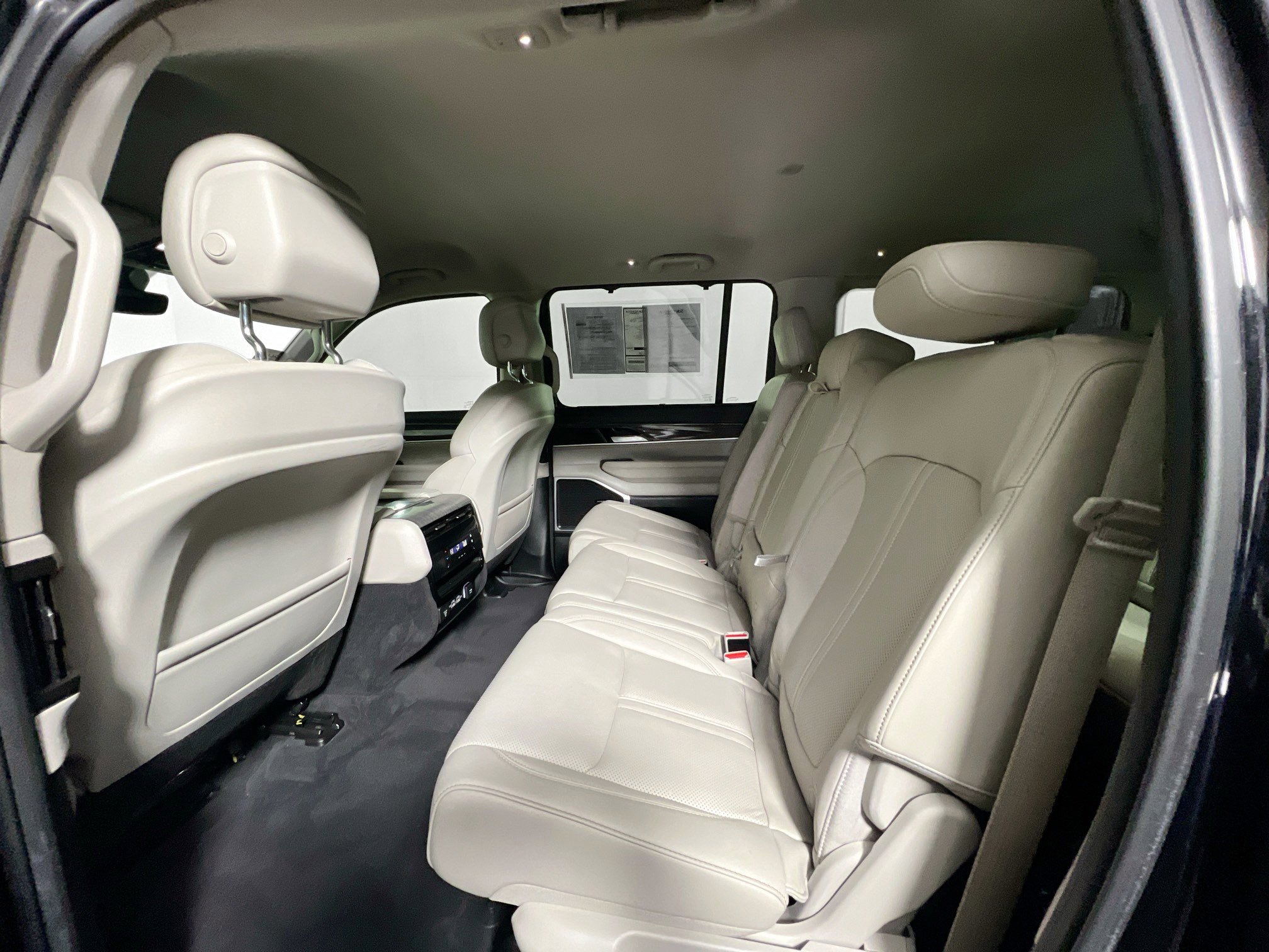 Used 2022 Jeep Wagoneer Series III w/ Convenience Group I image 27